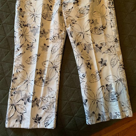 Off-white crop pants w/back slits & textured charcoal print - (size 6) - Picture 2 of 5